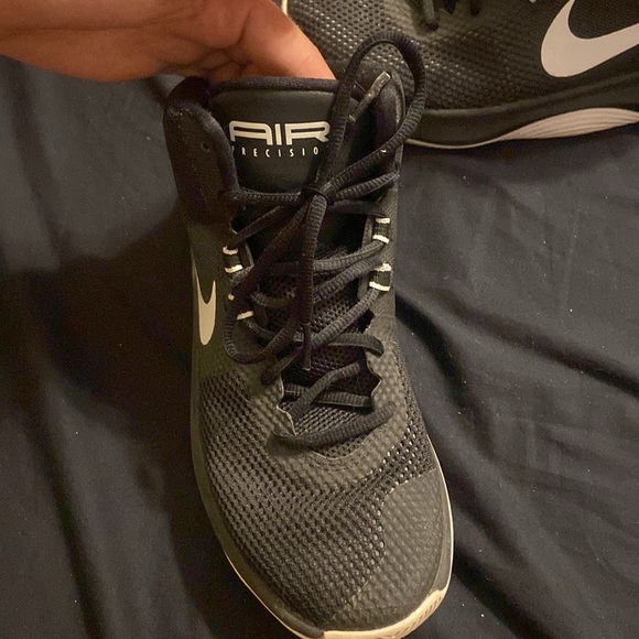 Black and white NIKE Air Precision Court shoes. - Picture 3 of 5